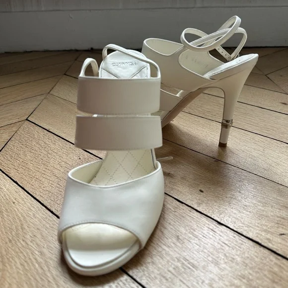 花*様 ❤️CHANEL　ヒール♥ CHANEL | Shoes | Chanel Authentic White Heeled Sandals With